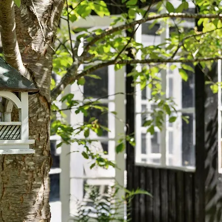 Lovely Plot With Sunroom And Surroundings بيت للعطل *