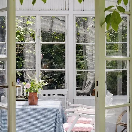 Lovely Plot With Sunroom And Surroundings بيت للعطل *