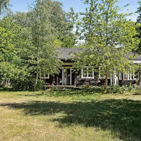بيت للعطل Lovely Plot With Sunroom And Surroundings *
